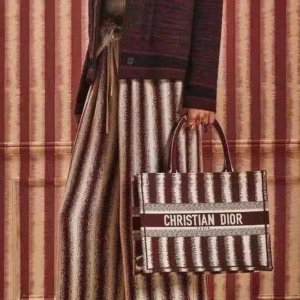 디올 여성 버건디 북토트 - Dior Womens Burgundy Book Tote - d… - 1