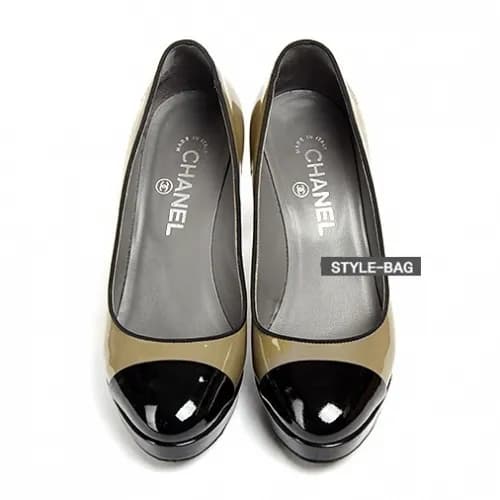 Chanel 2019 Women's Patent Two-Tone Leather Pu… - 1