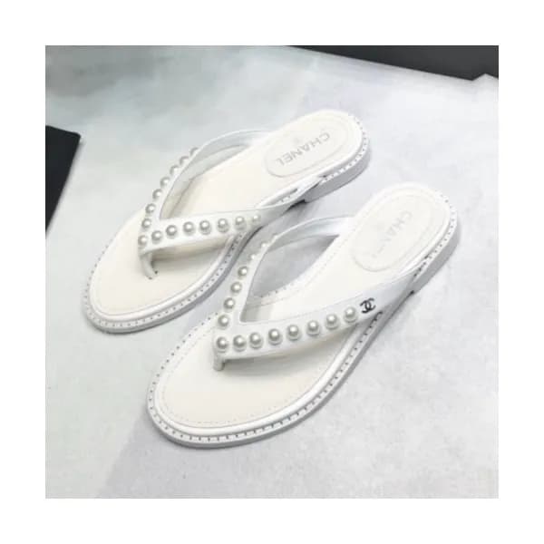 Chanel 2019 Women's CC Logo Embellished Pearl … - 1