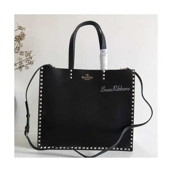 [소장가치 200%]Valentino 2019 Leather Rockstud Tote Sh… - 1