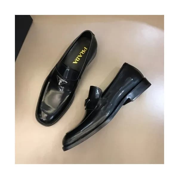 프라다 남성 레더 로퍼 Size(240 - 275) 블랙 - Prada Men'… - 1
