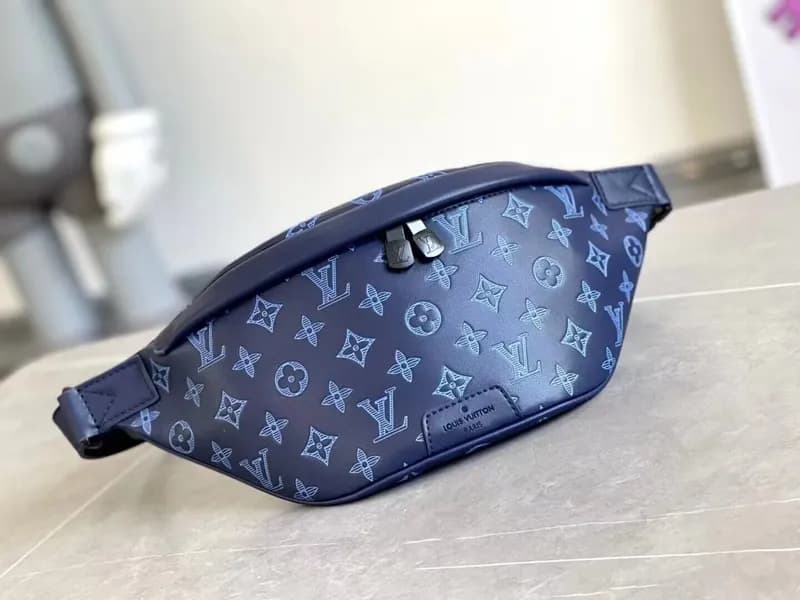 2023 Louis Vuitton Leather Hip Sack,34cm - 루이비통 레더… - 1
