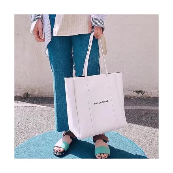 [마법의 수납력!!]Balenciaga 2019 Everyday Leather Tote S… - 1