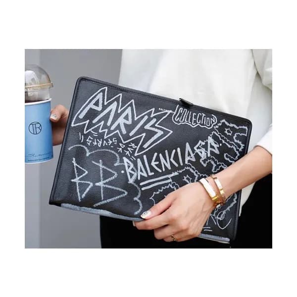 [유니크&트랜디한 클러치백]Balenciaga 2019 Graffiti Classic Cl… - 1