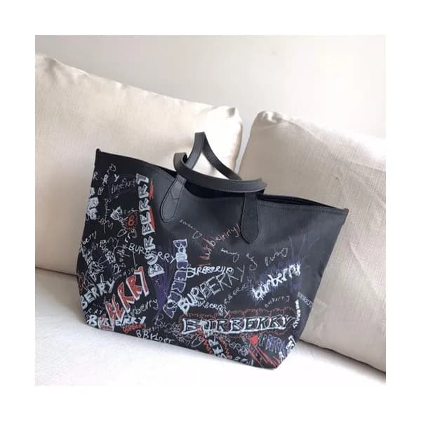 Burberry 2019 Reversible Tote Shoulder Shopper Bag… - 1