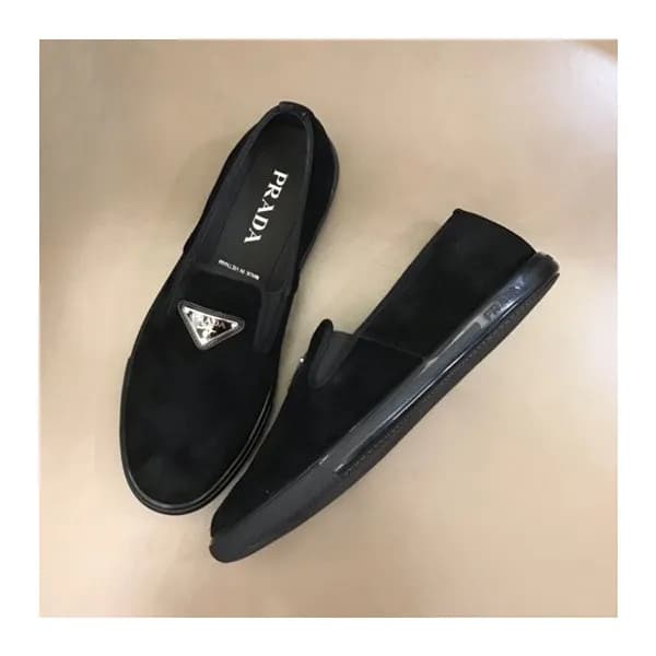 프라다 남성 클래식 블랙 슬립온 - Mens Black Slip-ons - pra02717… - 1