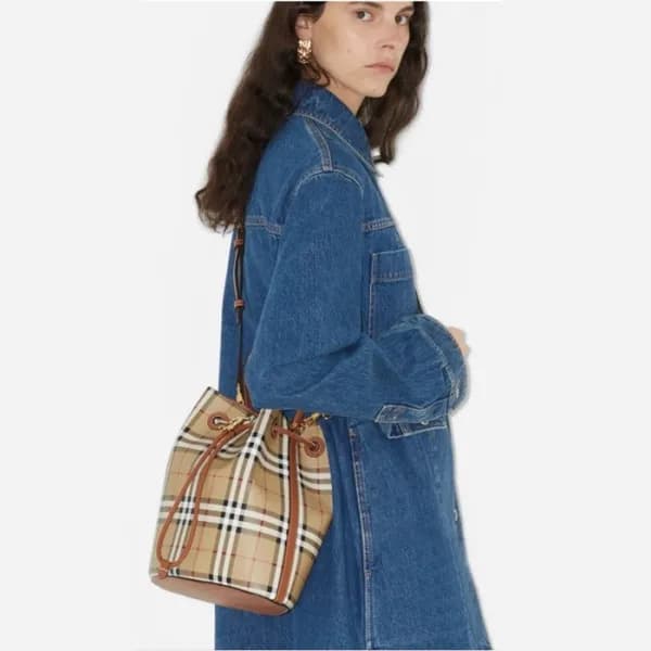 버버리 여성 베이지 버킷백 - Burberry Womens Beige Bucket Bag … - 1