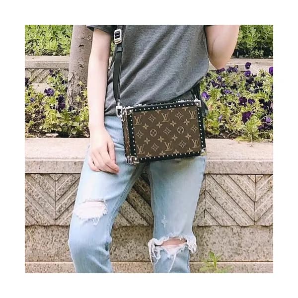 Louis Vuitton Messenger Box Shoulder Bag,23cm - 루이… - 1