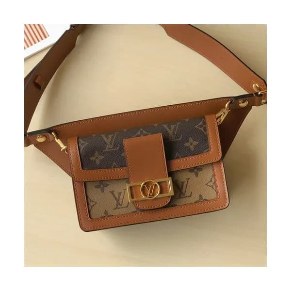 Louis Vuitton 2019 Dauphine Bumbag,19cm - 루이비통 201… - 1