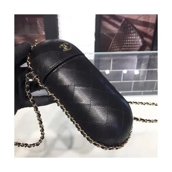 Chanel 2019 Leather Chain Shoulder Bag / Phone Bag… - 1