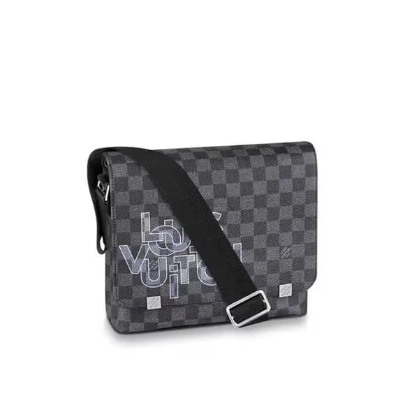 Louis Vuitton 2020 District Shoulder Bag,25cm - 루이… - 1