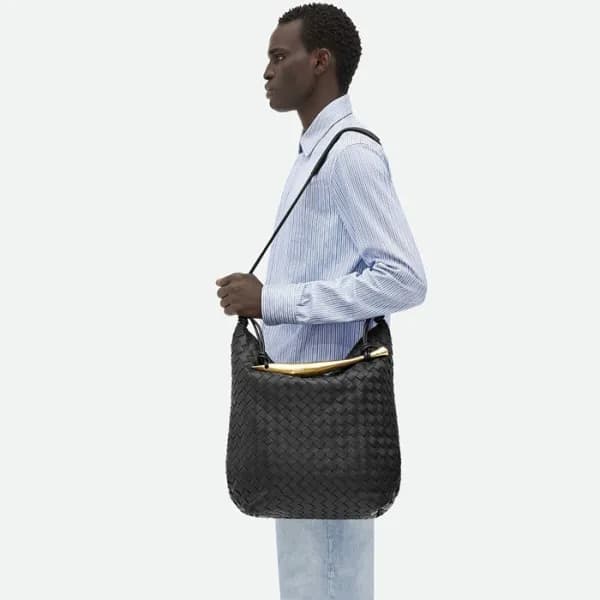 보테가베네타 남성 블랙 숄더백 - Bottega Veneta Mens Black Shoul… - 1