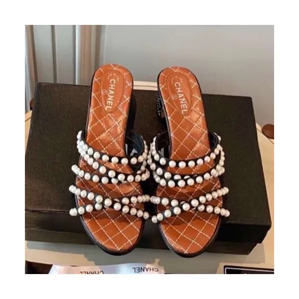 Chanel 2019 Ladies Leather Middle Heel Slipper - 샤… - 1