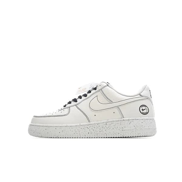 나이키 남/녀 화이트 스니커즈 - Nike Air Force 1 Unisex Sneaker… - 1