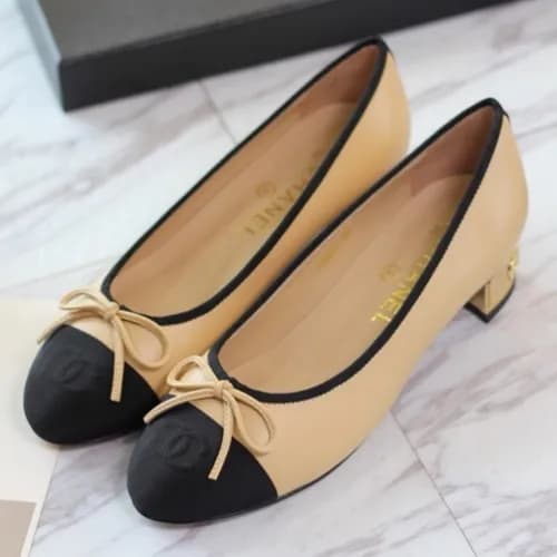 Chanel 2018 Ladies Classic CC Logo Ribbon Middle H… - 1