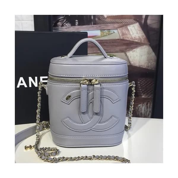 Chanel 2019 Vintage Leather Women Bucket Tote Shou… - 1