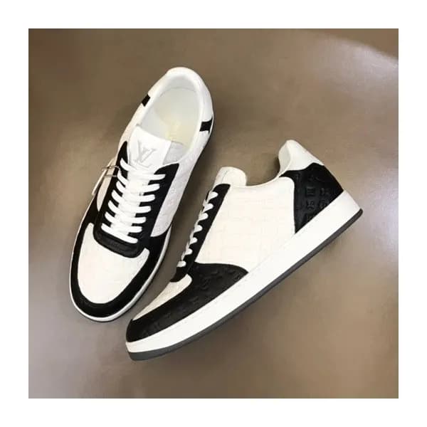 루이비통 남성 블랙 스니커즈 - Louis vuitton Mens Black Sneaker… - 1