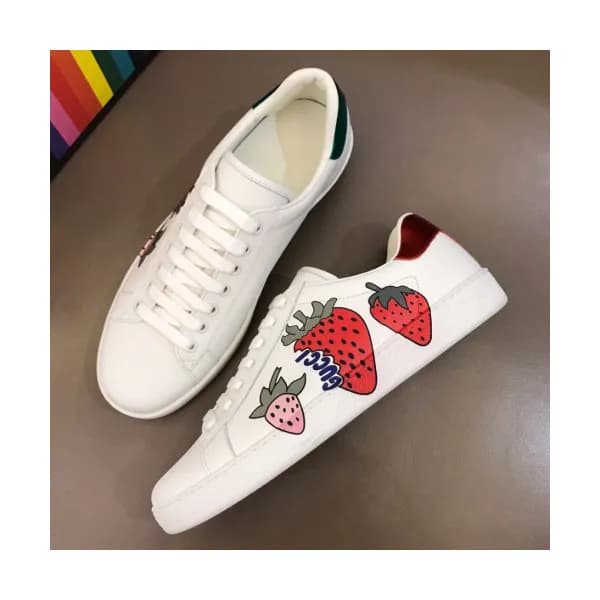 Gucci 2019 Couple Strawberry Printing Leather Snea… - 1