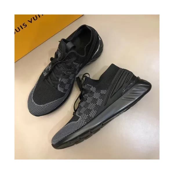 Louis vuitton 2019 Mens Initial Logo Leather Runni… - 1