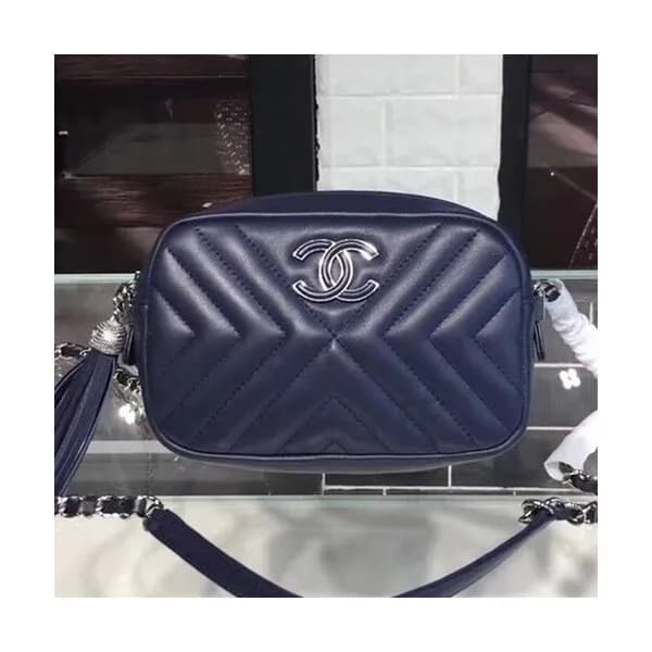 Chanel 2018/2019 Chain Camera Bag, 18CM - 샤넬 2018/… - 1
