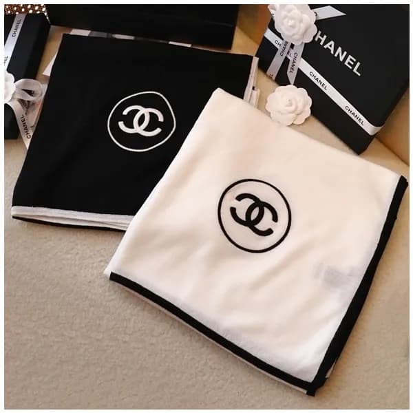 샤넬 여성 화이트 머플러 - Chanel Womens White Muffler - ch44… - 1