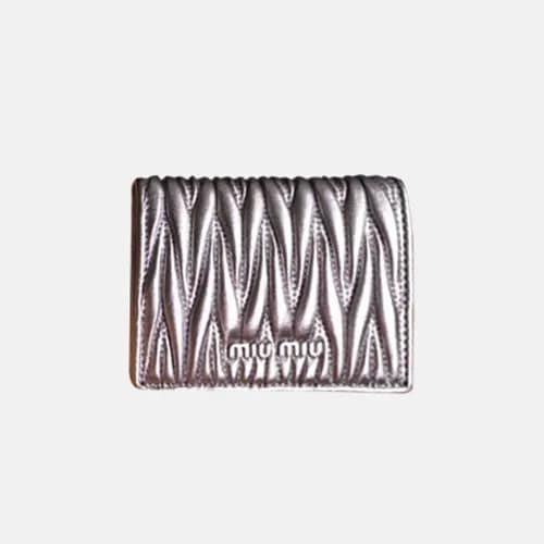 18/19 MiuMiu Ladies Matelassé Logo Small Wallet 5M… - 1