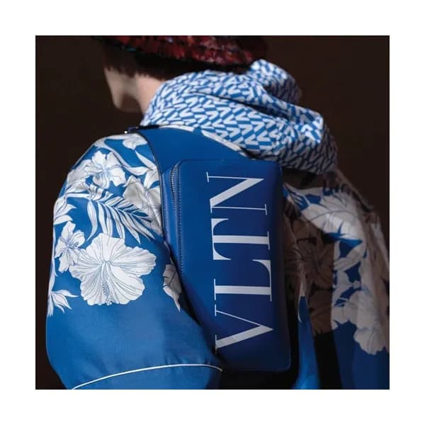 [파격특가!! 놓치면 후회해 ]Valentino 2019 Leather Belt Bag,… - 1