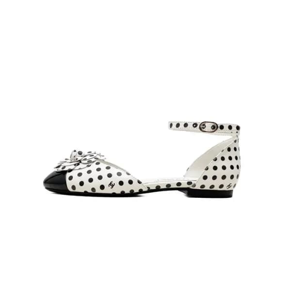 샤넬 여성 까멜리아 화이트 샌들 - Chanel Womens White Sandals - … - 1