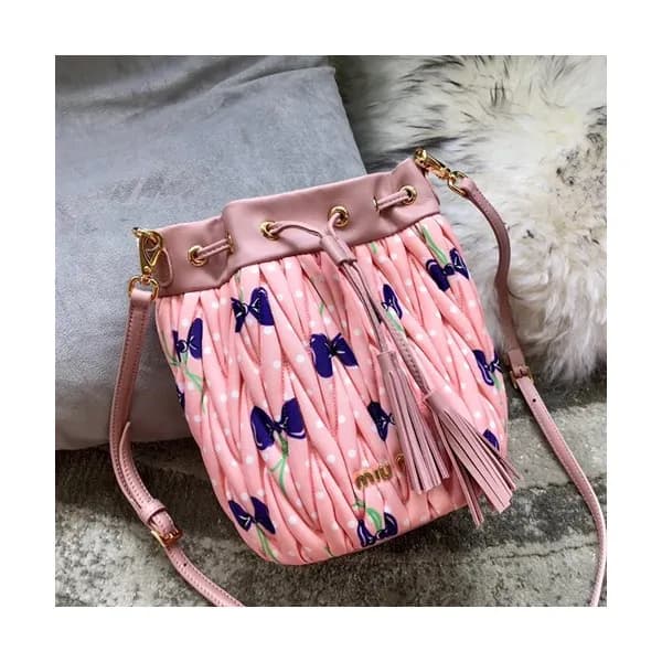MiuMiu 2019 Matelasse Bucket Shoulder Cross Bag,1… - 1
