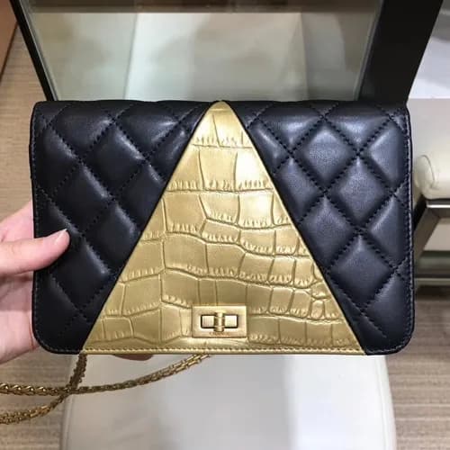 Chanel 2019 Leather Women Shoulder Bag,19CM - 샤넬… - 1