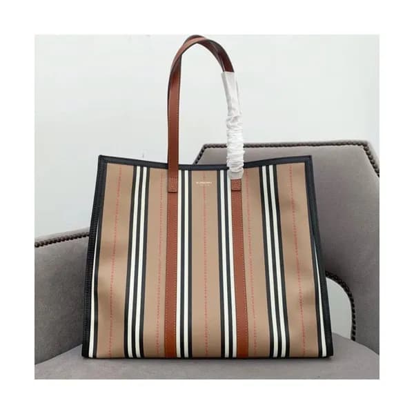 Burberry 2019 Tote Shoulder Shopper Bag, 40cm - 버버… - 1