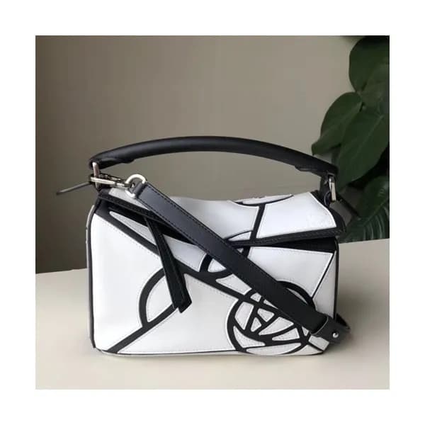 Loewe 2019 Puzzle Small Shoulder Bag, 24CM - 로에베 2… - 1