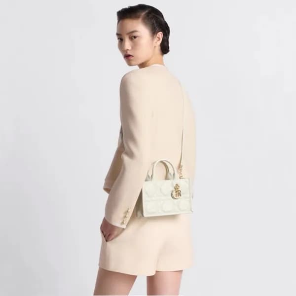 디올 여성 화이트 미니 북토트 - Dior Womens White Book Tote - d… - 1