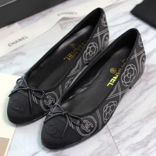 Chanel 2018 Ladies Classic CC Logo Ribbon Ballet F… - 1