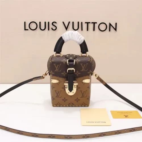 Louis Vuitton Women Camera Box ,11cm- 루이비통 여성용 카메라… - 1