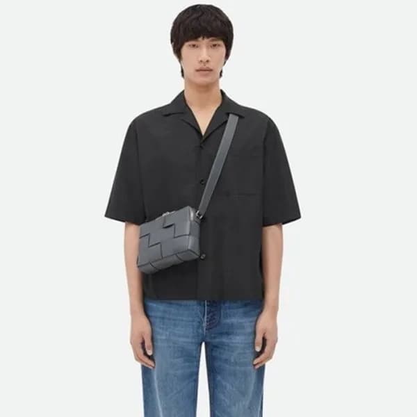 보테가베네타 남성 그레이 카메라백 - Bottega Veneta Mens Gray Came… - 1
