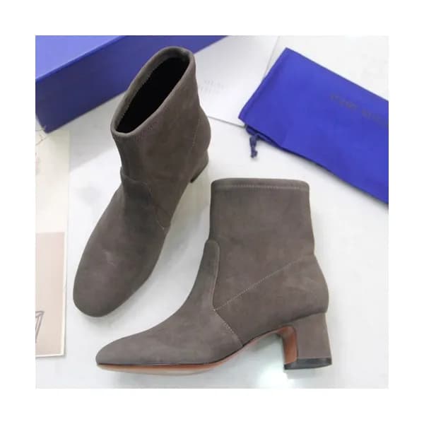 Stuart Weitzman 2019 Ladies Leather Middle Heel Bo… - 1
