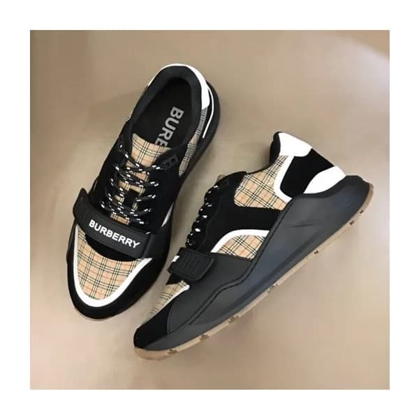 버버리 남/녀 이니셜 블랙 스니커즈 - Unisex Black Sneakers - bur0… - 1