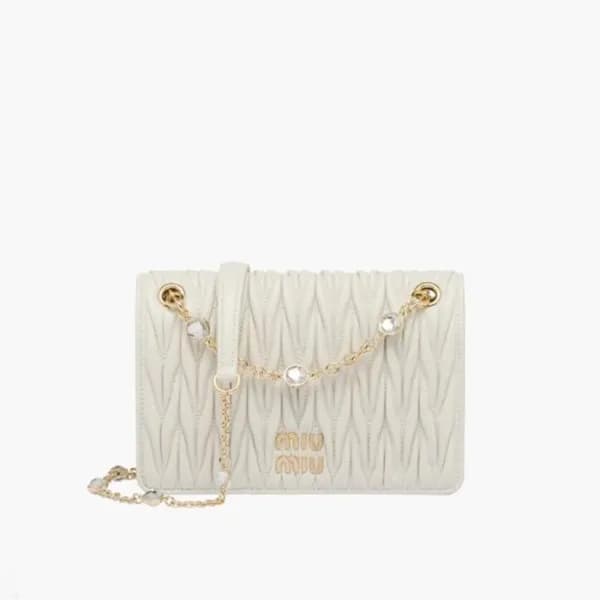 미우미우 여성 화이트 마트라세 크로스백 - MiuMiu Womens White Matela… - 1