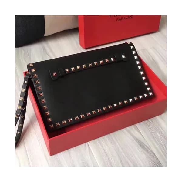 [사이즈감 최고 !!] Valentino 2019 Rockstud Leather Clutc… - 1