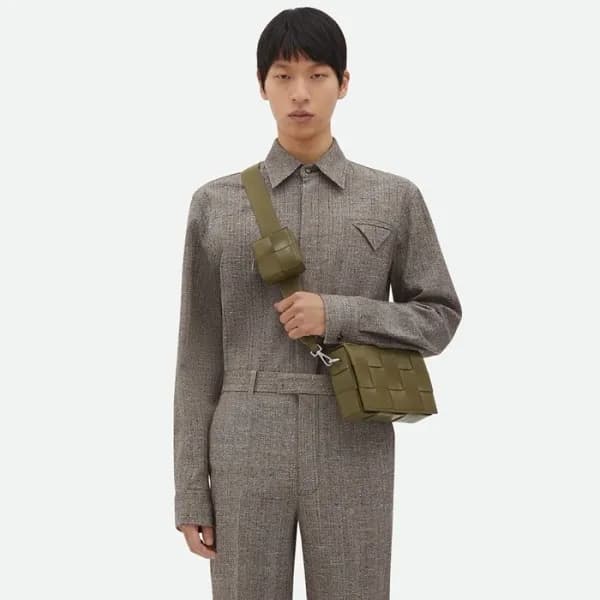 보테가 베네타 남성 카키 카세트백 - Bottega Veneta Mens Khaki Cas… - 1