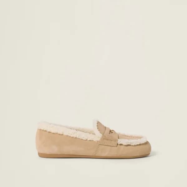 미우미우 여성 시어링 로퍼 - Miumiu Womens Shearling Loafer - … - 1