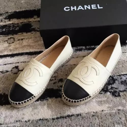 Chanel 2018 Ladies Classic CC Logo Plat Shoes - 샤넬… - 1