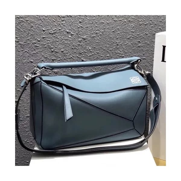 Loewe 2019 Puzzle Medium Shoulder Bag, 29CM - 로에베 … - 1