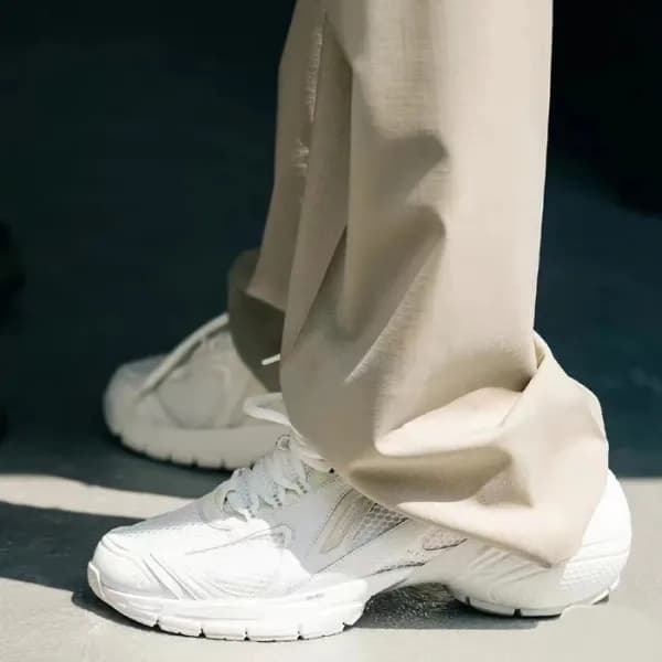지방시 남성 화이트 스니커즈 - Givenchy Mens White Sneakers - g… - 1