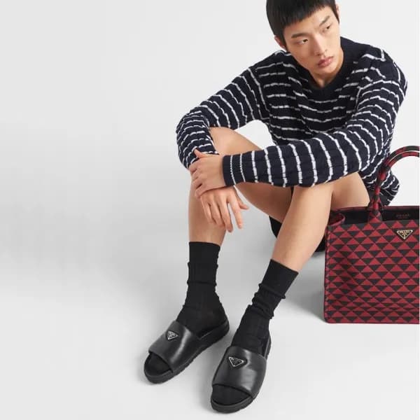 프라다 남성 로고 블랙 슬리퍼 - Prada Mens Black Slippers - pr6… - 1