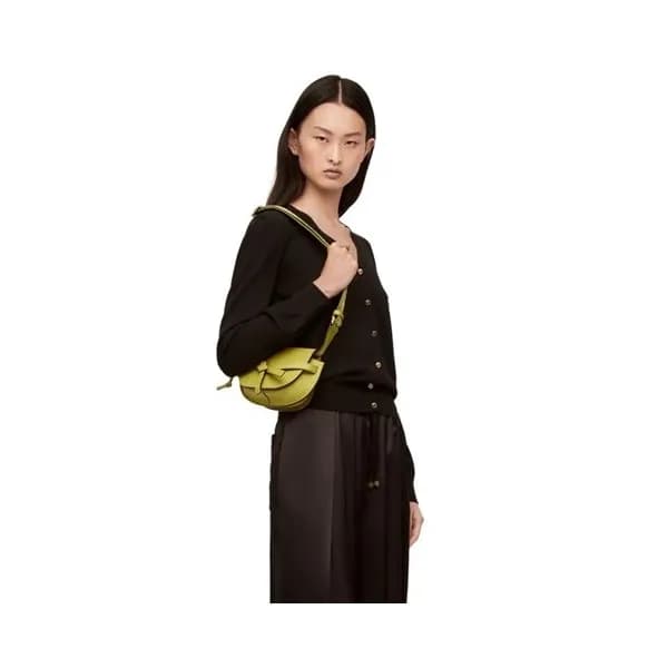 로에베 여성 그린 숄더백 - Loewe Womens Green Shoulder Bag - … - 1