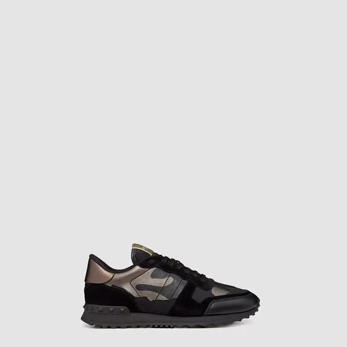 발렌티노 남성 라미네이트 가공 카무플라주 느와르 락러너 스니커즈 - Valentino Me… - 1