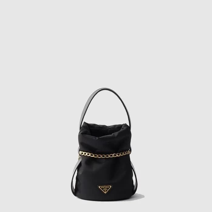 프라다 여성 쁘띠 삭 누아르 미니 리나일론 버킷 백 1BE0888 - Prada Women… - 1