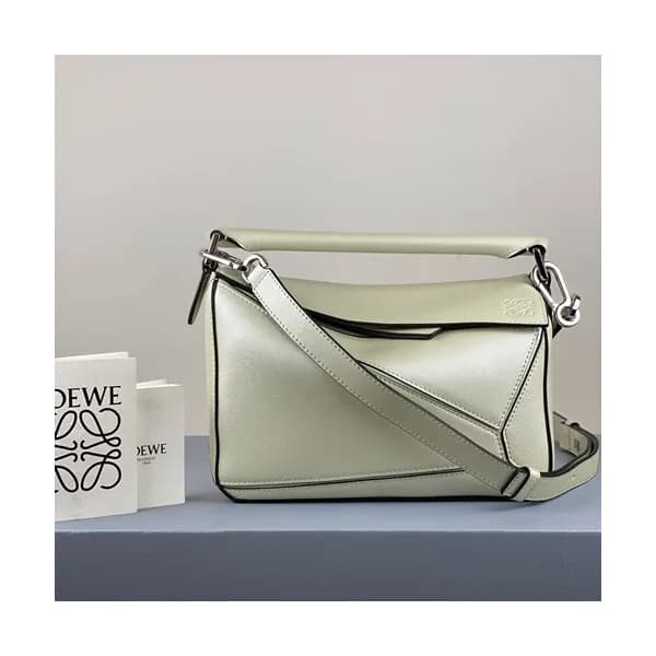 Loewe 2020 Puzzle Small Shoulder Bag, 24CM - 로에베 2… - 1